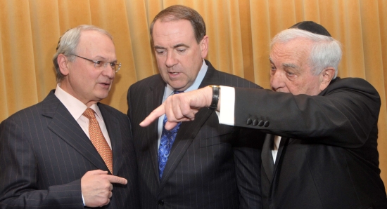 Mort Klein (left), president of Zionist Organization of America, and Eugen Gluck get their points across with Mike Huckabee