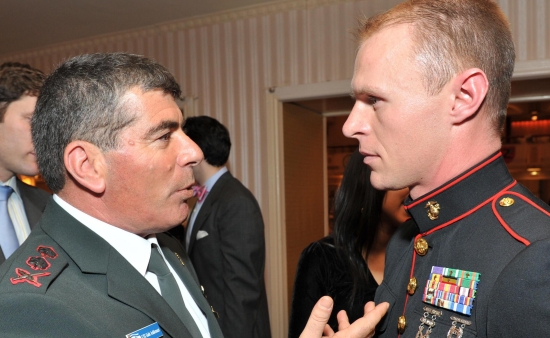 Lt. Gen. Gabi Ashkenazi conferring with U.S. marine