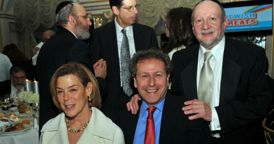Rabbi Ephraim Buchwald greets Karen and David Eisner