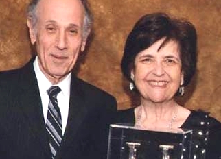 Dr. Richard and Susan Rosenbluth with Ayshet Chayil Award