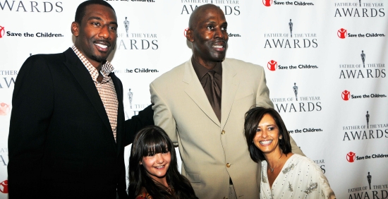 Stacy Berns and daughter Nicole, 12, meet Amar’e Stoudemire, New York Knicks basketball coach, and Kevin Willis, retired basketball player from the Dallas Mavericks