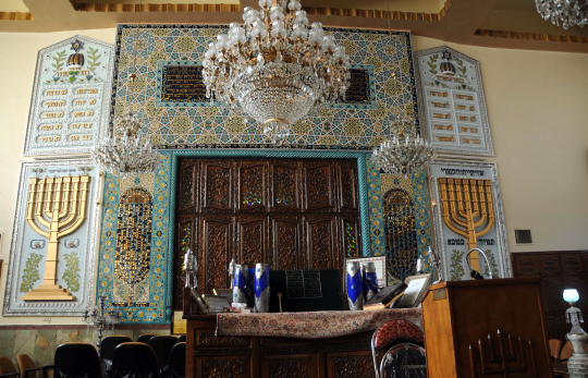 Ark that contains the Torah at Yousef Abad